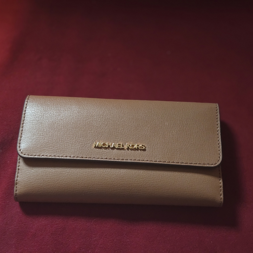 Michael Kors Tan Wallet Sophisticated Leather Design